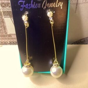 NEW Elegant Gold and Pearl Drop Earrings